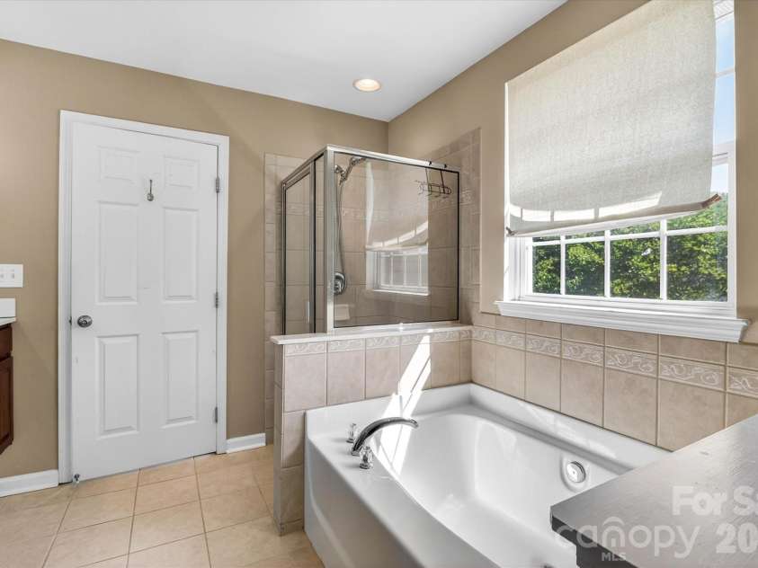 13506 Boulder Creek Drive, Charlotte, NC 28273.  MLS# CAR4378216, YatesRealty ID 26182. Primary Bath