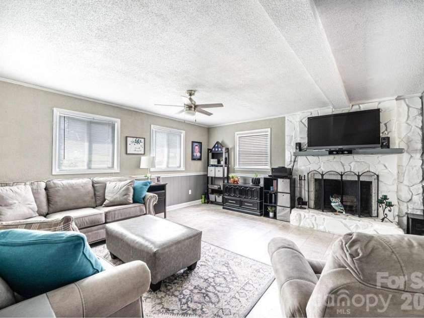 2651 31st Street Court, Hickory, NC 28601.  MLS# CAR4385317, YatesRealty ID 26183. Basement den