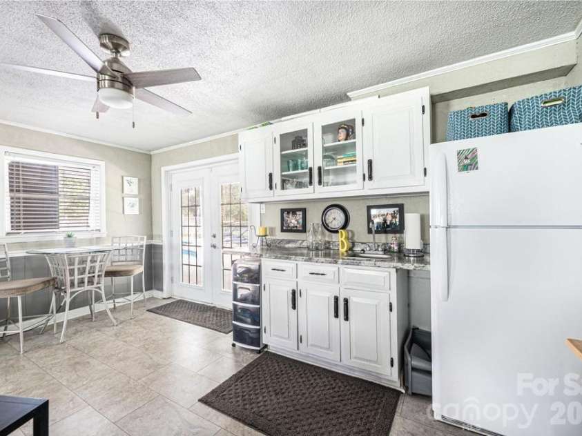 2651 31st Street Court, Hickory, NC 28601.  MLS# CAR4385317, YatesRealty ID 26183. Mini kitchen area with dining area