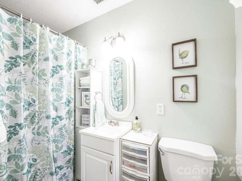 2651 31st Street Court, Hickory, NC 28601.  MLS# CAR4385317, YatesRealty ID 26183. Primary bath