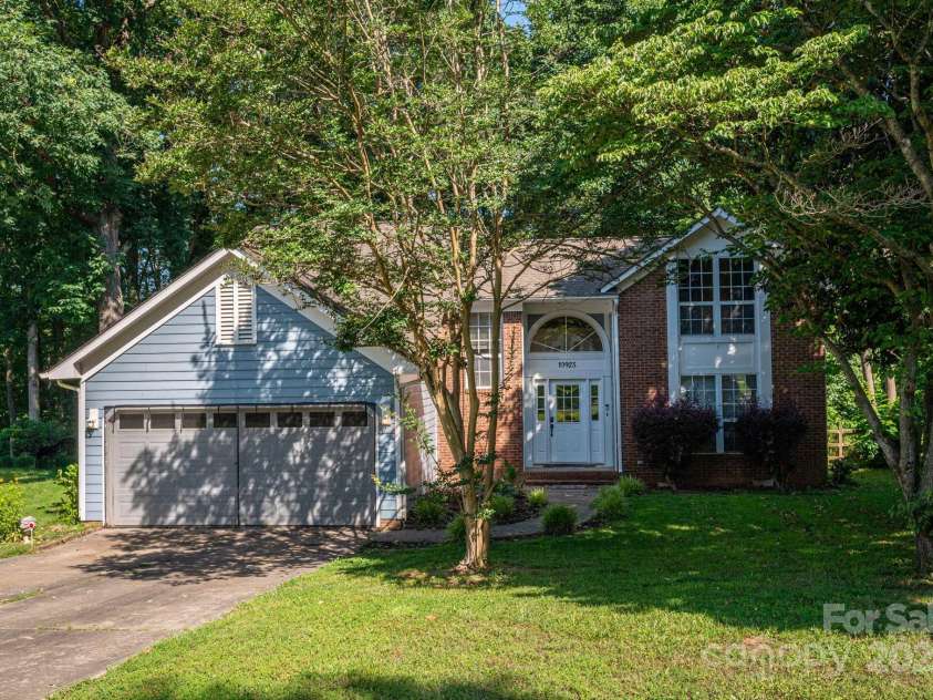 10925 Lassen Court, Charlotte, NC 28214.  MLS# CAR4270241, YatesRealty ID 26184. 
