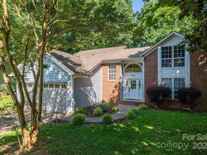 10925 Lassen Court, Charlotte, NC 28214.  MLS# CAR4270241, YatesRealty ID 26184. 