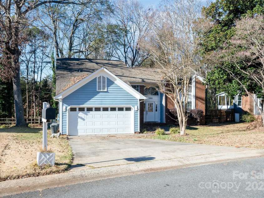 10925 Lassen Court, Charlotte, NC 28214.  MLS# CAR4329865, YatesRealty ID 26184. 