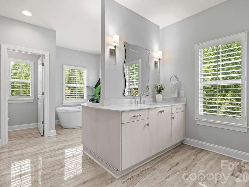 8703 Deakin Court, Waxhaw, NC 28173.  MLS# CAR4385726, YatesRealty ID 26184. Primary bath