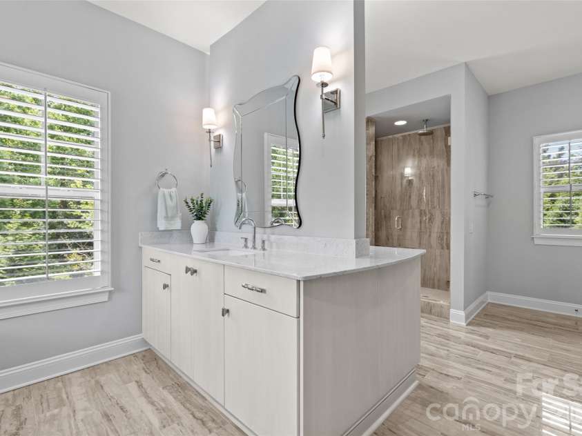 8703 Deakin Court, Waxhaw, NC 28173.  MLS# CAR4385726, YatesRealty ID 26184. Primary Bath