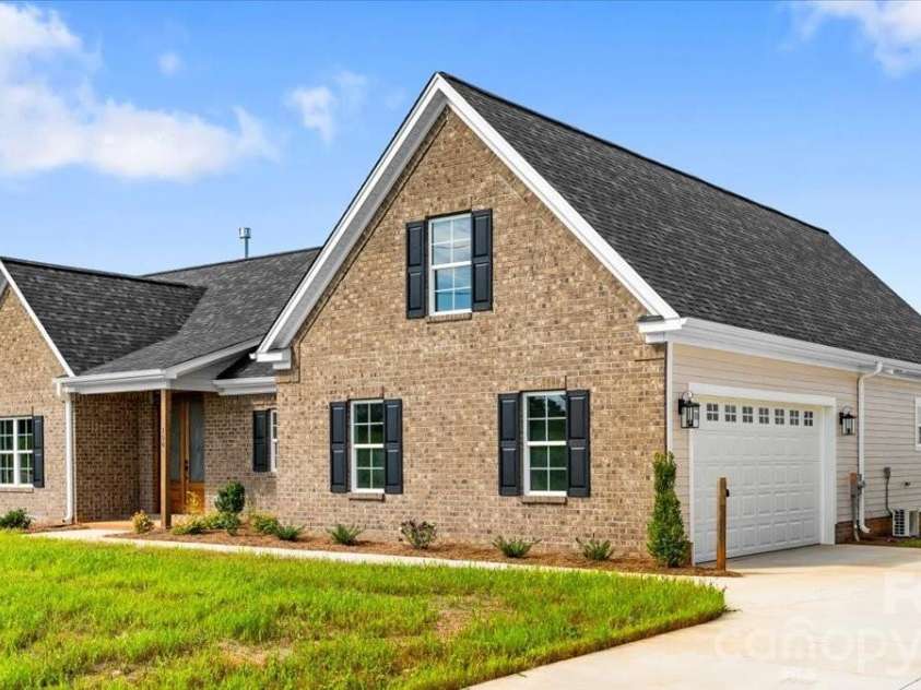 156 Greenhill Road, Mocksville, NC 27028.  MLS# CAR4387048, YatesRealty ID 26185. 