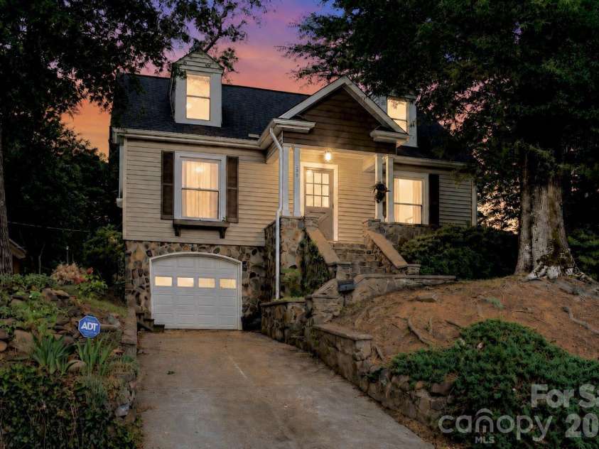 208 5th Street, Albemarle, NC 28001.  MLS# CAR4387165, YatesRealty ID 26186. 