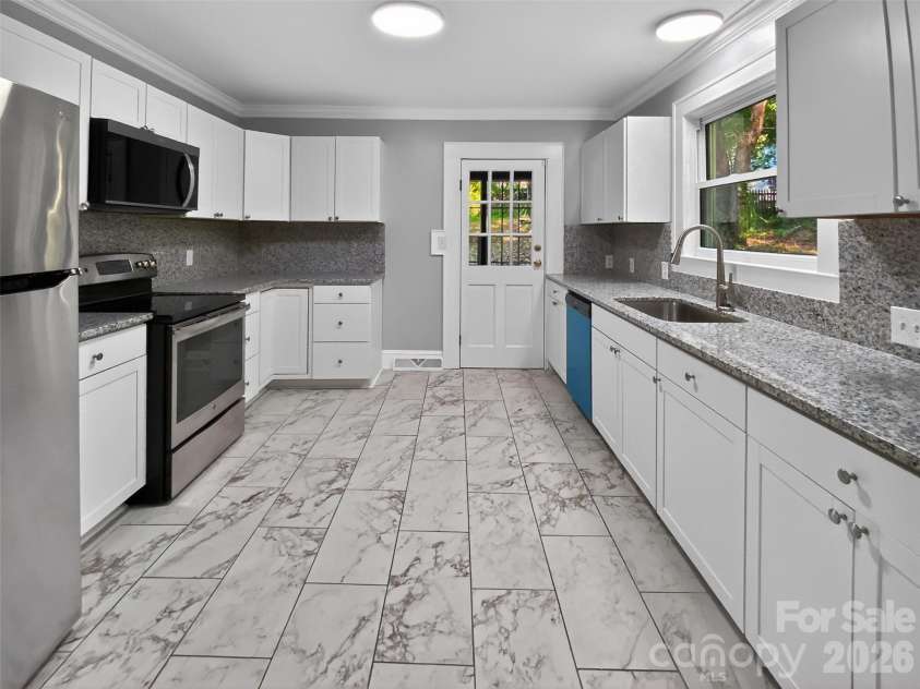 208 5th Street, Albemarle, NC 28001.  MLS# CAR4387165, YatesRealty ID 26186. 