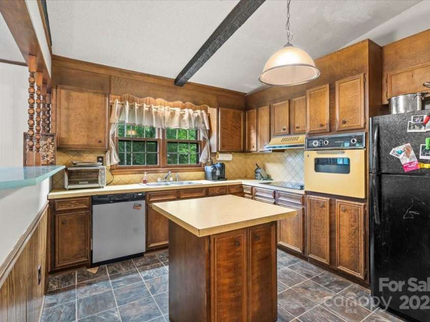 1808 Alpine Lane, Gastonia, NC 28054.  MLS# CAR4276235, YatesRealty ID 26187. 