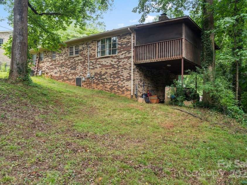 1808 Alpine Lane, Gastonia, NC 28054.  MLS# CAR4276235, YatesRealty ID 26187. 