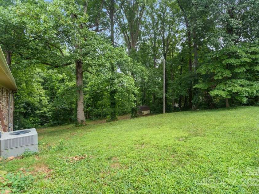 1808 Alpine Lane, Gastonia, NC 28054.  MLS# CAR4276235, YatesRealty ID 26187. 