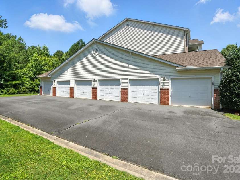 12435 Copper Mountain Boulevard, Charlotte, NC 28277.  MLS# CAR4278005, YatesRealty ID 26188. Detached Garage