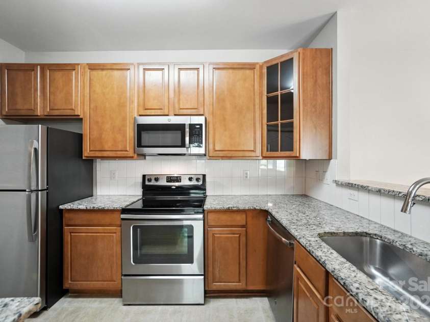 12435 Copper Mountain Boulevard, Charlotte, NC 28277.  MLS# CAR4278005, YatesRealty ID 26188. Kitchen