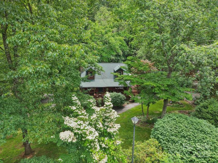 17 CRIPPLE CREEK Drive, Waynesville, NC 28785.  MLS# CAR4269422, YatesRealty ID 26189. 