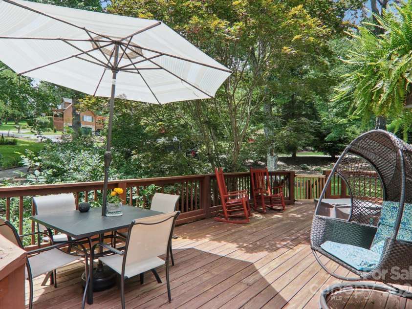 17 CRIPPLE CREEK Drive, Waynesville, NC 28785.  MLS# CAR4269422, YatesRealty ID 26189. 