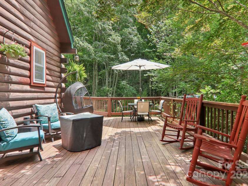 17 CRIPPLE CREEK Drive, Waynesville, NC 28785.  MLS# CAR4269422, YatesRealty ID 26189. 