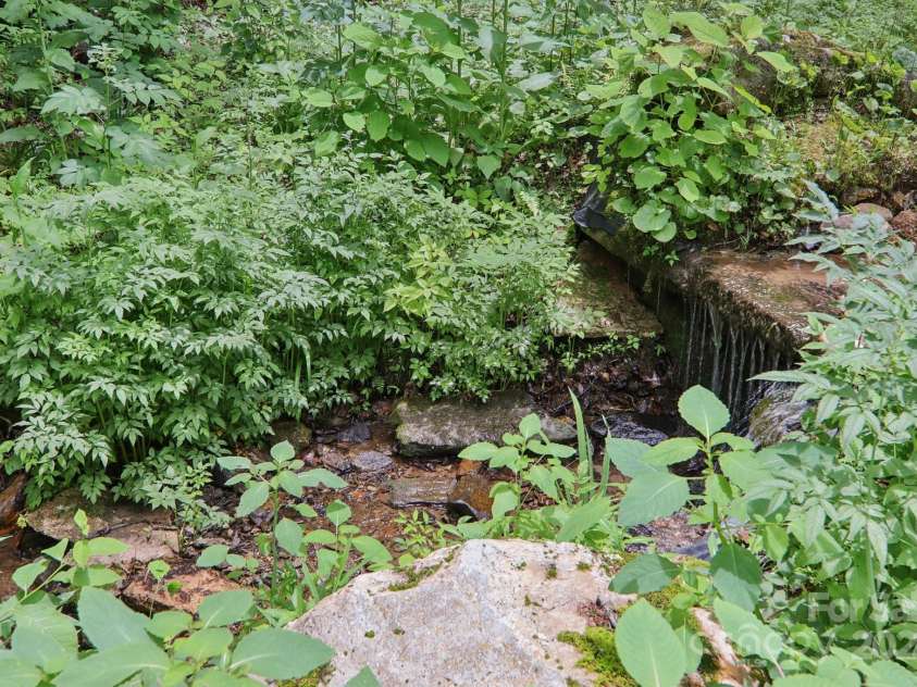 17 CRIPPLE CREEK Drive, Waynesville, NC 28785.  MLS# CAR4269422, YatesRealty ID 26189. 