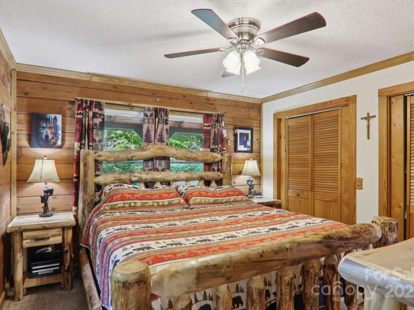 17 CRIPPLE CREEK Drive, Waynesville, NC 28785.  MLS# CAR4269422, YatesRealty ID 26189. 