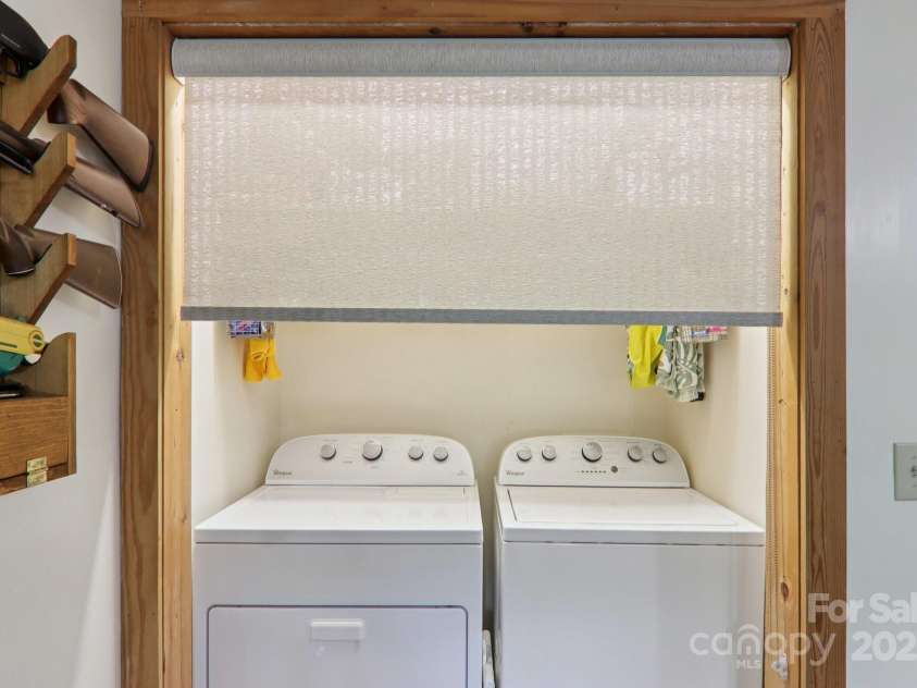 17 CRIPPLE CREEK Drive, Waynesville, NC 28785.  MLS# CAR4269422, YatesRealty ID 26189. 