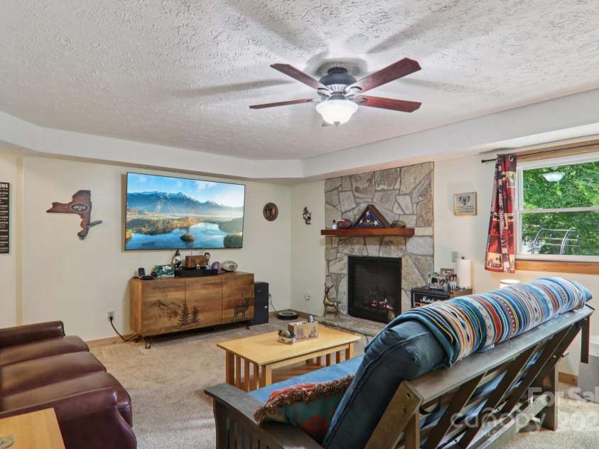 17 CRIPPLE CREEK Drive, Waynesville, NC 28785.  MLS# CAR4269422, YatesRealty ID 26189. 