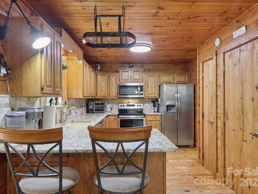 17 CRIPPLE CREEK Drive, Waynesville, NC 28785.  MLS# CAR4269422, YatesRealty ID 26189. 