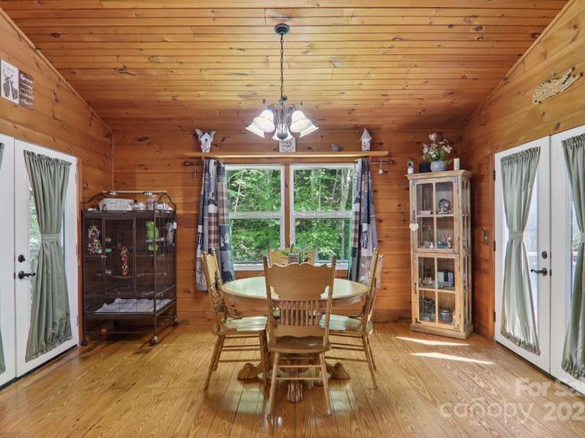 17 CRIPPLE CREEK Drive, Waynesville, NC 28785.  MLS# CAR4269422, YatesRealty ID 26189. 