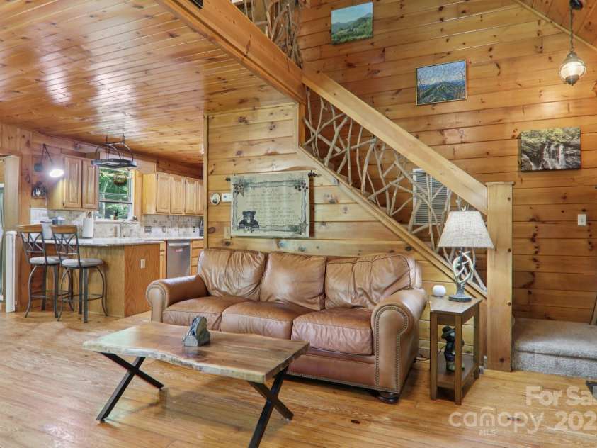 17 CRIPPLE CREEK Drive, Waynesville, NC 28785.  MLS# CAR4269422, YatesRealty ID 26189. 