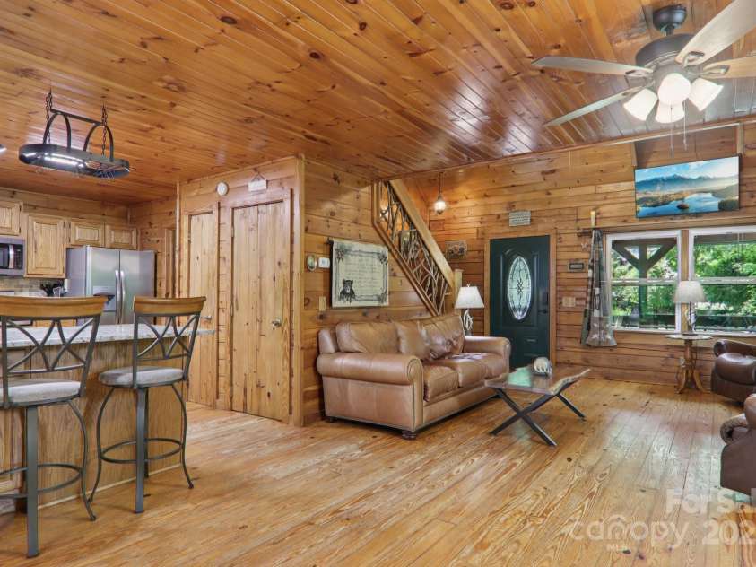 17 CRIPPLE CREEK Drive, Waynesville, NC 28785.  MLS# CAR4269422, YatesRealty ID 26189. 