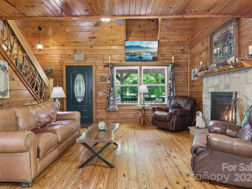 17 CRIPPLE CREEK Drive, Waynesville, NC 28785.  MLS# CAR4269422, YatesRealty ID 26189. 