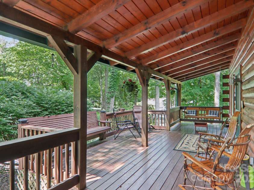 17 CRIPPLE CREEK Drive, Waynesville, NC 28785.  MLS# CAR4269422, YatesRealty ID 26189. 