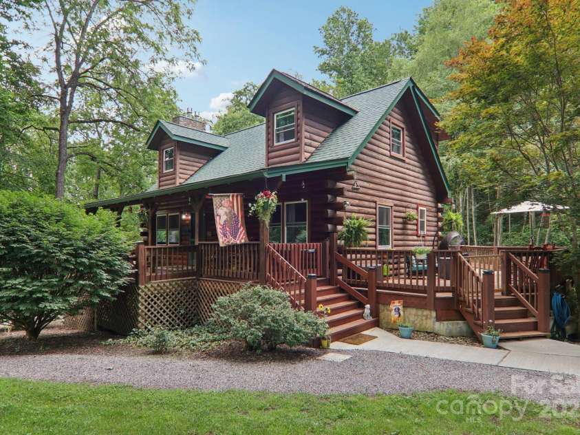 17 CRIPPLE CREEK Drive, Waynesville, NC 28785.  MLS# CAR4269422, YatesRealty ID 26189. 