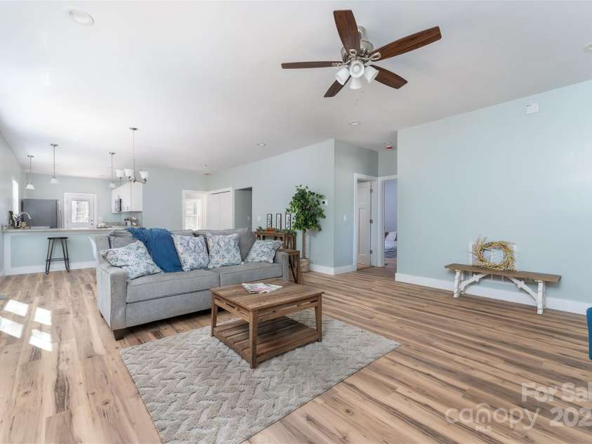 1585 South Main Street, Mars Hill, NC 28754.  MLS# CAR4196541, YatesRealty ID 2619. 