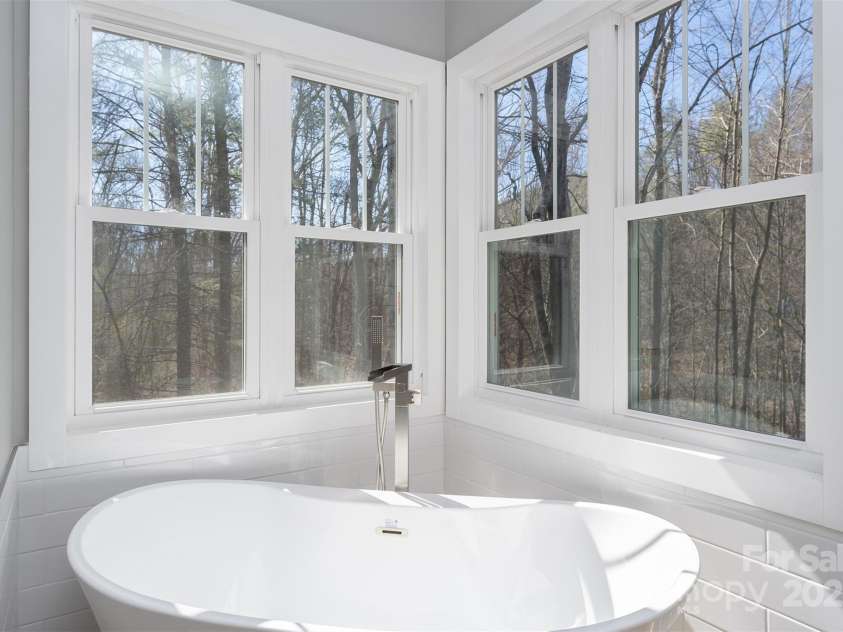 1585 South Main Street, Mars Hill, NC 28754.  MLS# CAR4196541, YatesRealty ID 2619. 