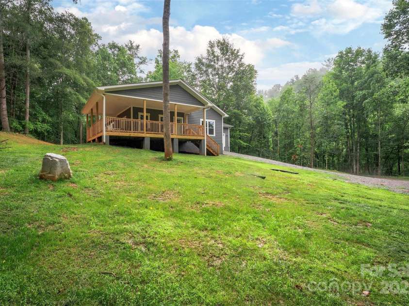 1585 South Main Street, Mars Hill, NC 28754.  MLS# CAR4196541, YatesRealty ID 2619. 