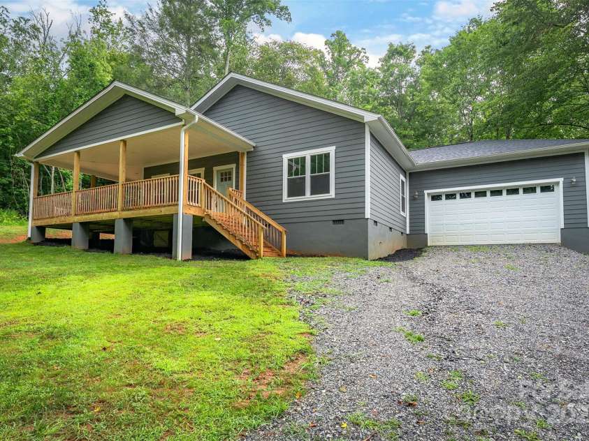 1585 South Main Street, Mars Hill, NC 28754.  MLS# CAR4196541, YatesRealty ID 2619. 