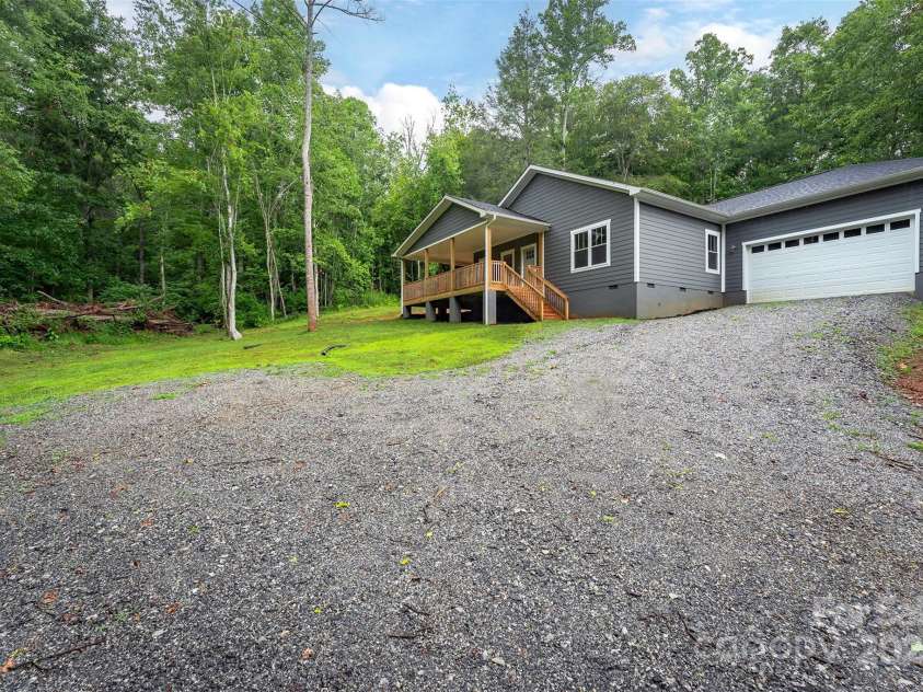 1585 South Main Street, Mars Hill, NC 28754.  MLS# CAR4196541, YatesRealty ID 2619. 