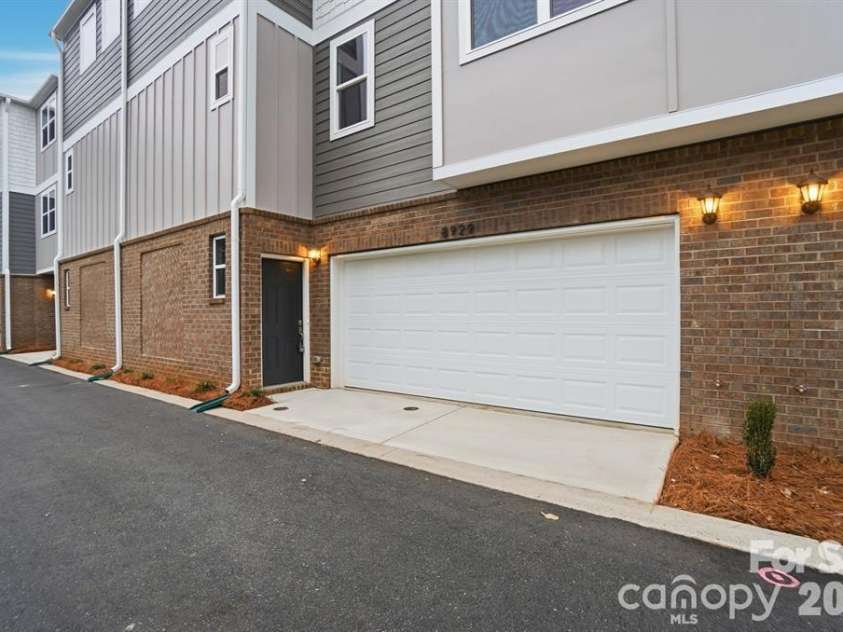 8929 Sharonbrook Drive, Charlotte, NC 28210.  MLS# CAR4398883, YatesRealty ID 2619. 