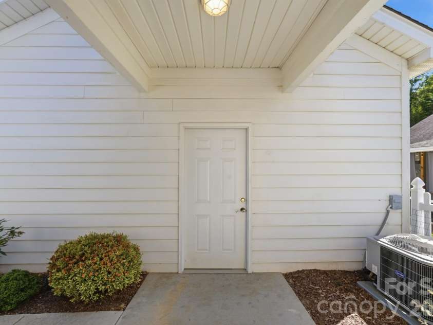 13344 Old Compton Court, Pineville, NC 28134.  MLS# CAR4385876, YatesRealty ID 26190. 