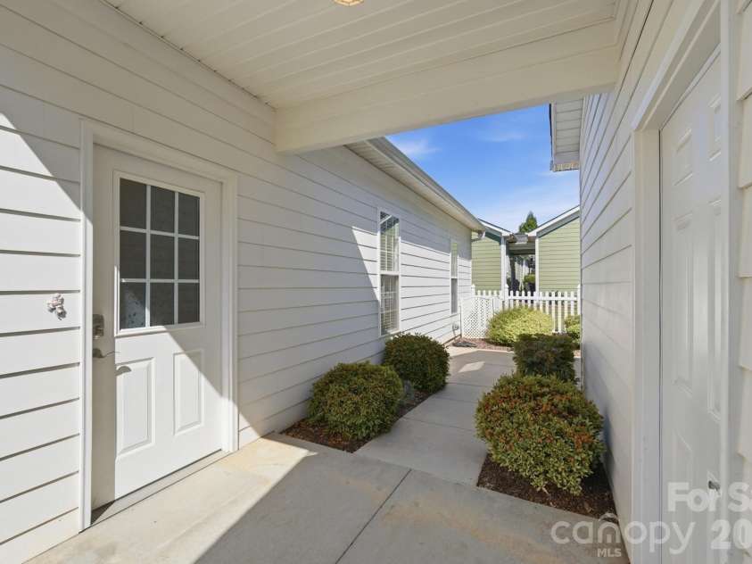 13344 Old Compton Court, Pineville, NC 28134.  MLS# CAR4385876, YatesRealty ID 26190. 