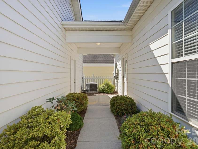13344 Old Compton Court, Pineville, NC 28134.  MLS# CAR4385876, YatesRealty ID 26190. 