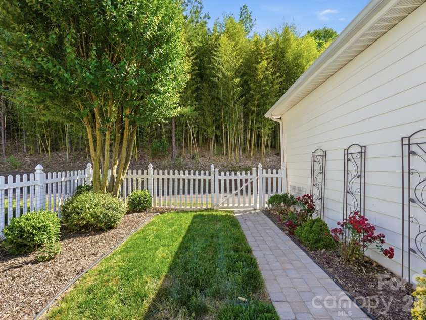 13344 Old Compton Court, Pineville, NC 28134.  MLS# CAR4385876, YatesRealty ID 26190. 