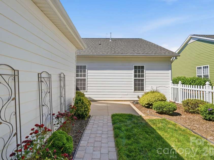 13344 Old Compton Court, Pineville, NC 28134.  MLS# CAR4385876, YatesRealty ID 26190. 