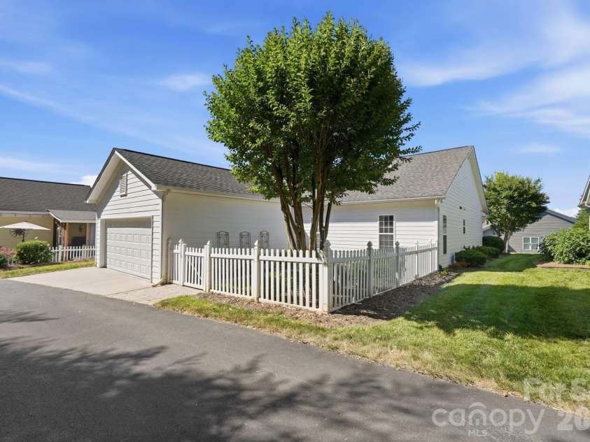 13344 Old Compton Court, Pineville, NC 28134.  MLS# CAR4385876, YatesRealty ID 26190. 