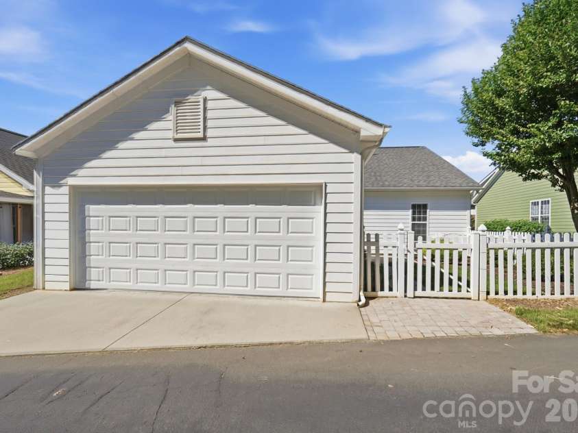 13344 Old Compton Court, Pineville, NC 28134.  MLS# CAR4385876, YatesRealty ID 26190. 