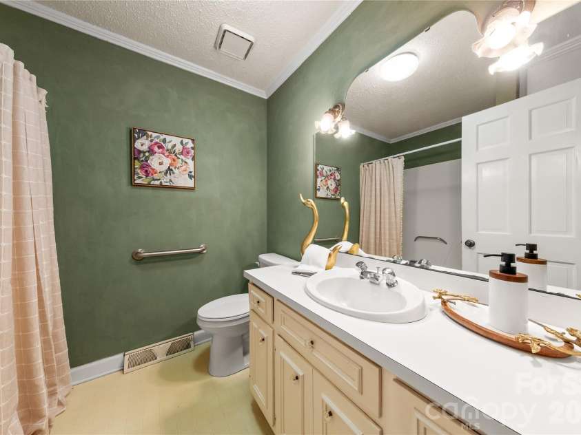 2038 Skyway Drive, Monroe, NC 28110.  MLS# CAR4387550, YatesRealty ID 26192. 