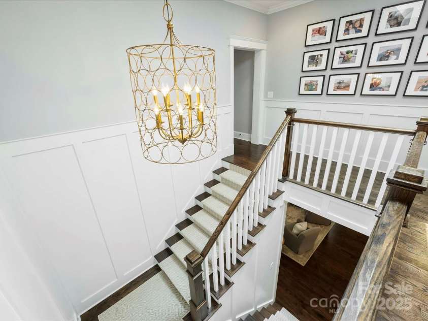 431 Wonderwood Drive, Charlotte, NC 28211.  MLS# CAR4266684, YatesRealty ID 26192. 2-Story Staircase