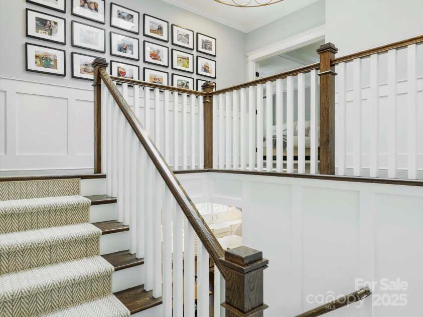 431 Wonderwood Drive, Charlotte, NC 28211.  MLS# CAR4266684, YatesRealty ID 26192. 2-Story Staircase