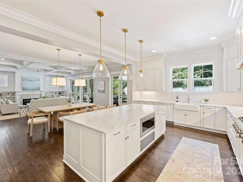 431 Wonderwood Drive, Charlotte, NC 28211.  MLS# CAR4266684, YatesRealty ID 26192. 