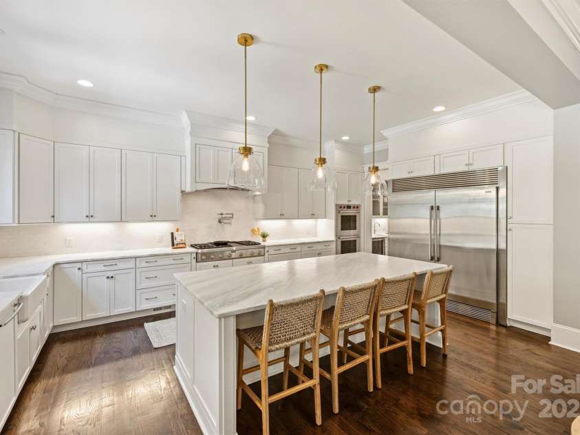 431 Wonderwood Drive, Charlotte, NC 28211.  MLS# CAR4266684, YatesRealty ID 26192. 