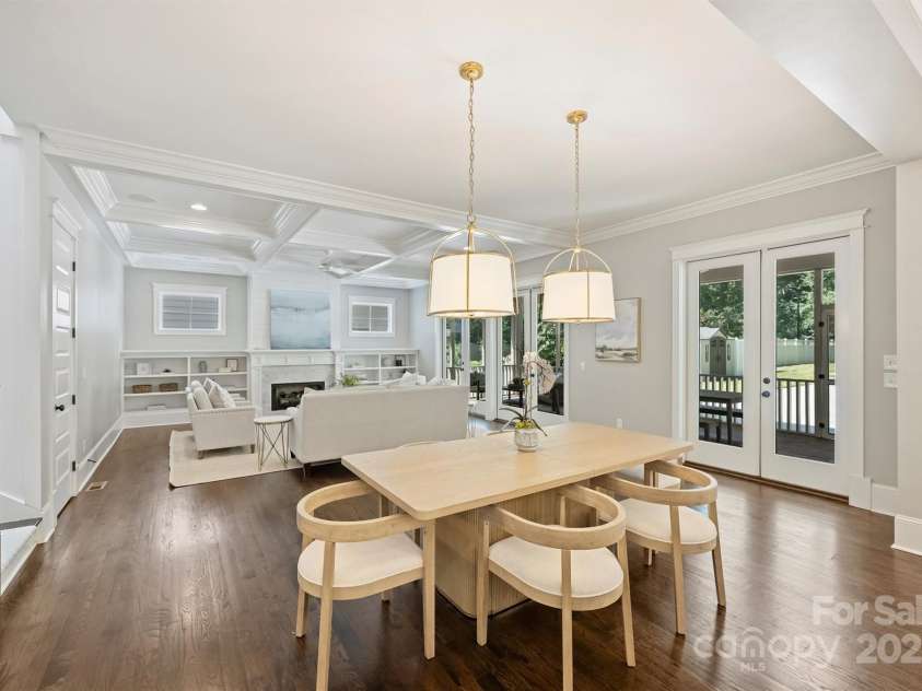 431 Wonderwood Drive, Charlotte, NC 28211.  MLS# CAR4266684, YatesRealty ID 26192. 